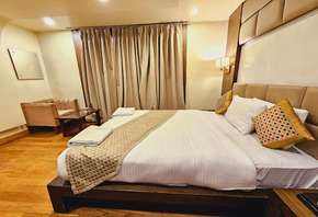 hotel adlife luxury, srinagar deluxe room